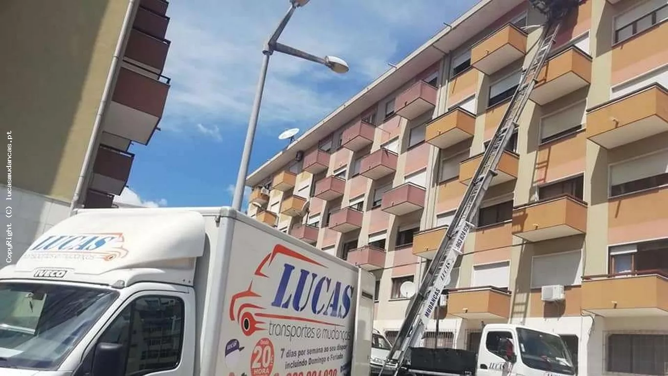 Mudança em Almada com Elevador Exterior